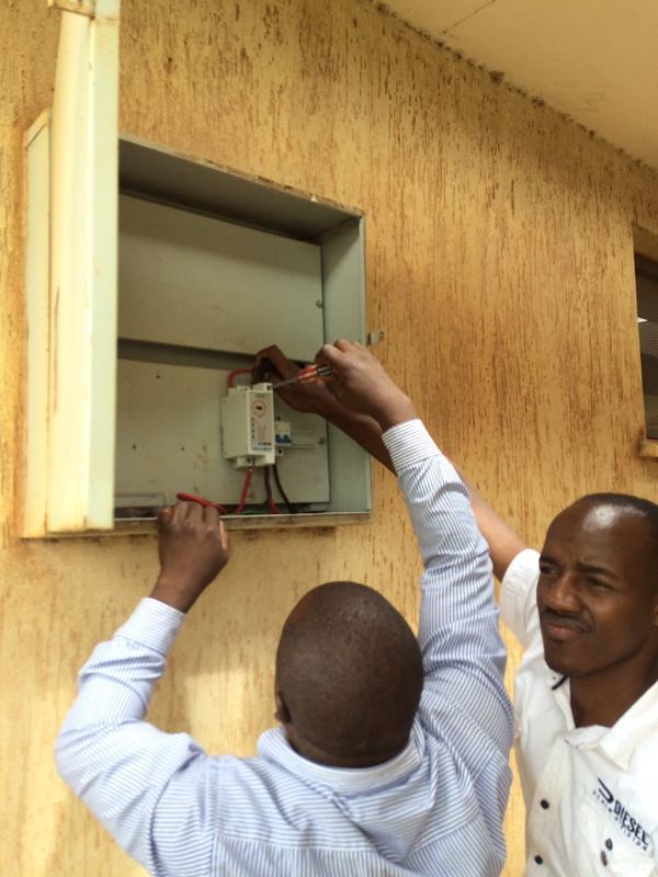 Peralatan uji meter listrik frekuensi 50Hz dengan protokol standar STS untuk pengujian tahan lama dan tahan lama